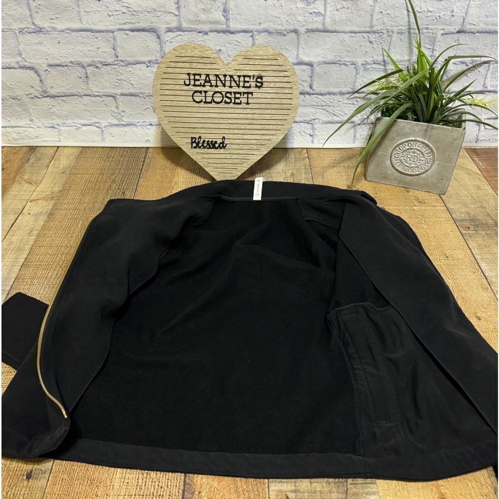 Lululemon Lab Shadow Jacket
Black size 4 - Picture 12 of 14